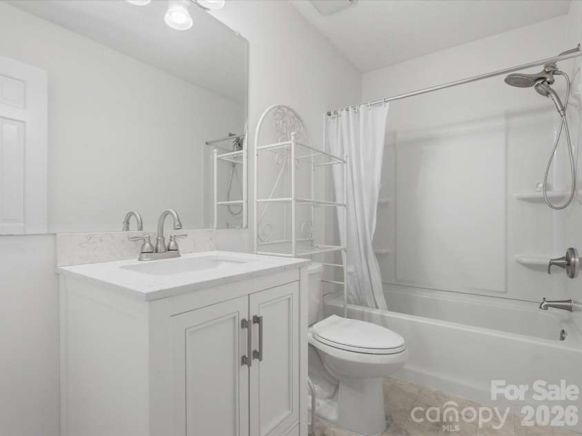 1020 Longreen Drive, Kernersville, NC 27284.  MLS# CAR4379310, YatesRealty ID 23357. 