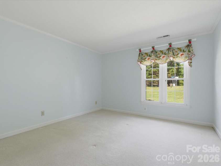 1020 Longreen Drive, Kernersville, NC 27284.  MLS# CAR4379310, YatesRealty ID 23357. 