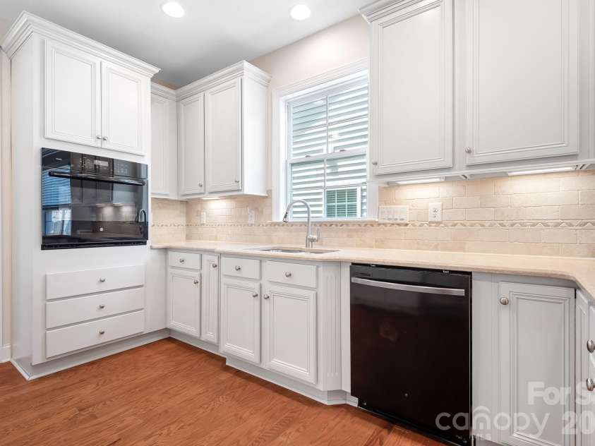 17721 Morehampton Avenue, Cornelius, NC 28031.  MLS# CAR4382390, YatesRealty ID 23358. 