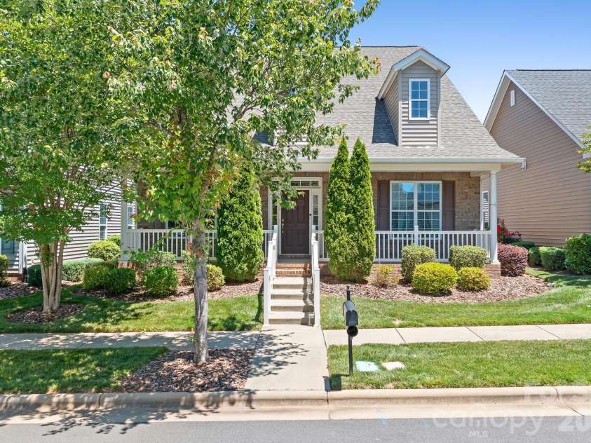 17721 Morehampton Avenue, Cornelius, NC 28031.  MLS# CAR4382390, YatesRealty ID 23358. 