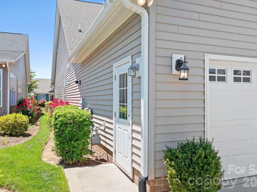 17721 Morehampton Avenue, Cornelius, NC 28031.  MLS# CAR4382390, YatesRealty ID 23358. 