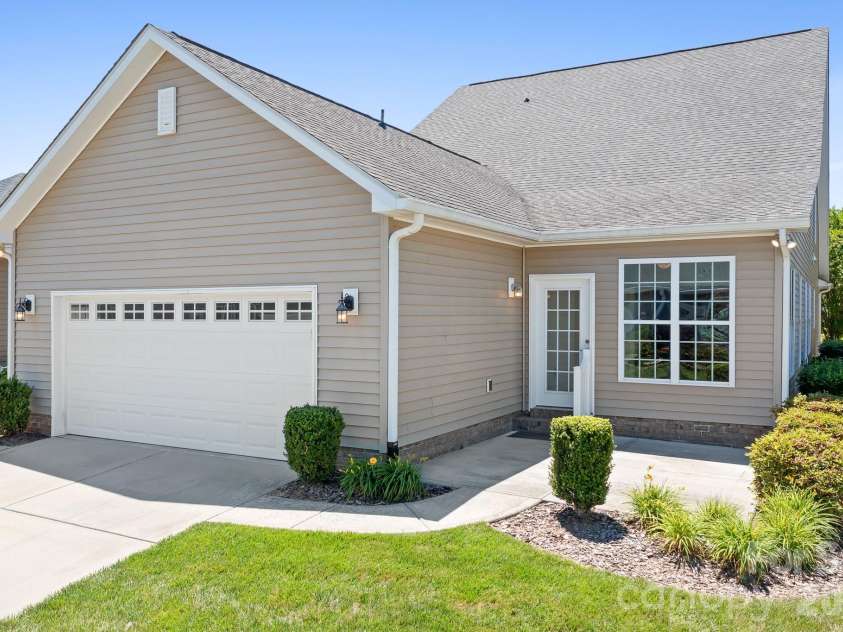 17721 Morehampton Avenue, Cornelius, NC 28031.  MLS# CAR4382390, YatesRealty ID 23358. 