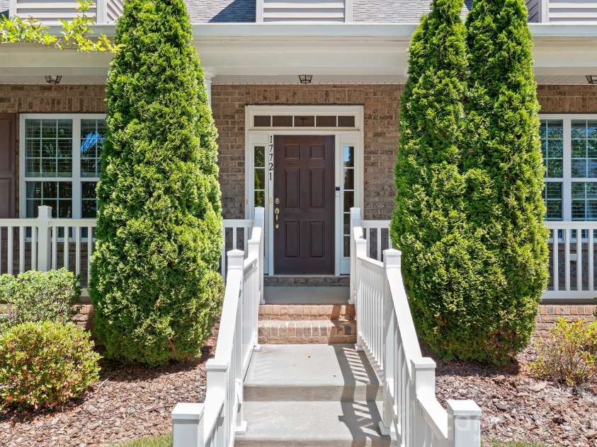 17721 Morehampton Avenue, Cornelius, NC 28031.  MLS# CAR4382390, YatesRealty ID 23358. Welcome Home
