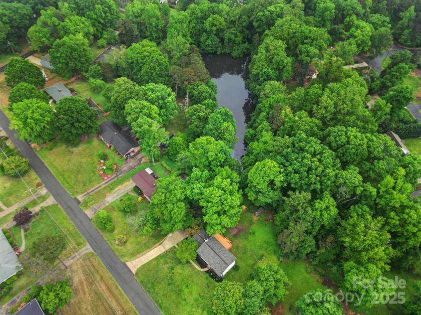 7531 Linda Lake Drive, Charlotte, NC 28215.  MLS# CAR4251241, YatesRealty ID 23358. 