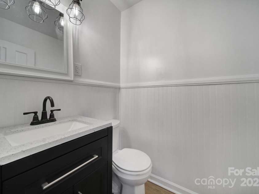 7531 Linda Lake Drive, Charlotte, NC 28215.  MLS# CAR4251241, YatesRealty ID 23358. 