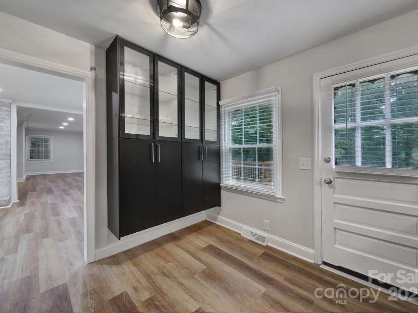 7531 Linda Lake Drive, Charlotte, NC 28215.  MLS# CAR4251241, YatesRealty ID 23358. 