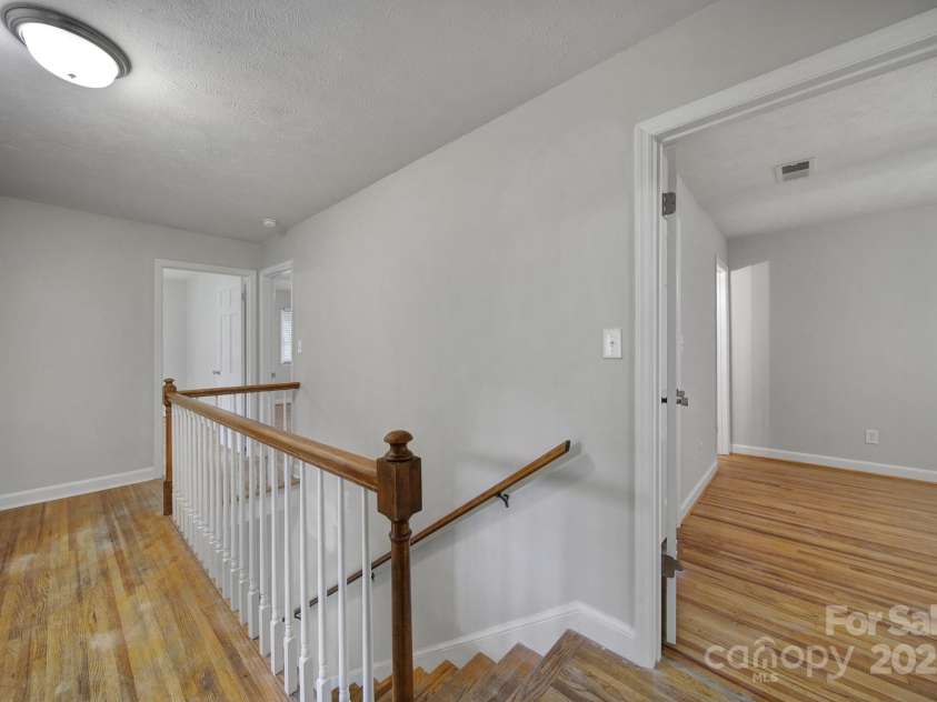 7531 Linda Lake Drive, Charlotte, NC 28215.  MLS# CAR4251241, YatesRealty ID 23358. 