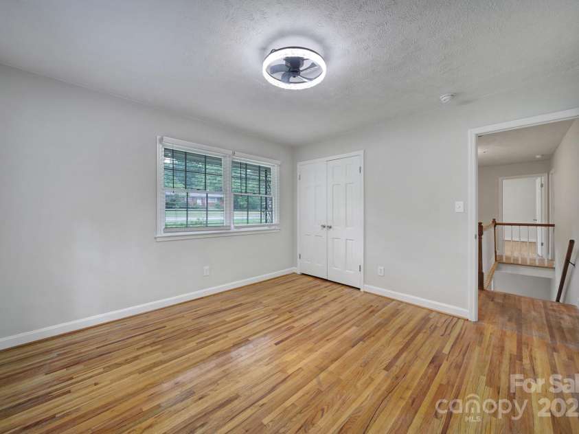 7531 Linda Lake Drive, Charlotte, NC 28215.  MLS# CAR4251241, YatesRealty ID 23358. 