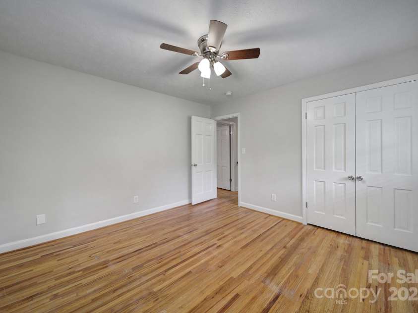 7531 Linda Lake Drive, Charlotte, NC 28215.  MLS# CAR4251241, YatesRealty ID 23358. 