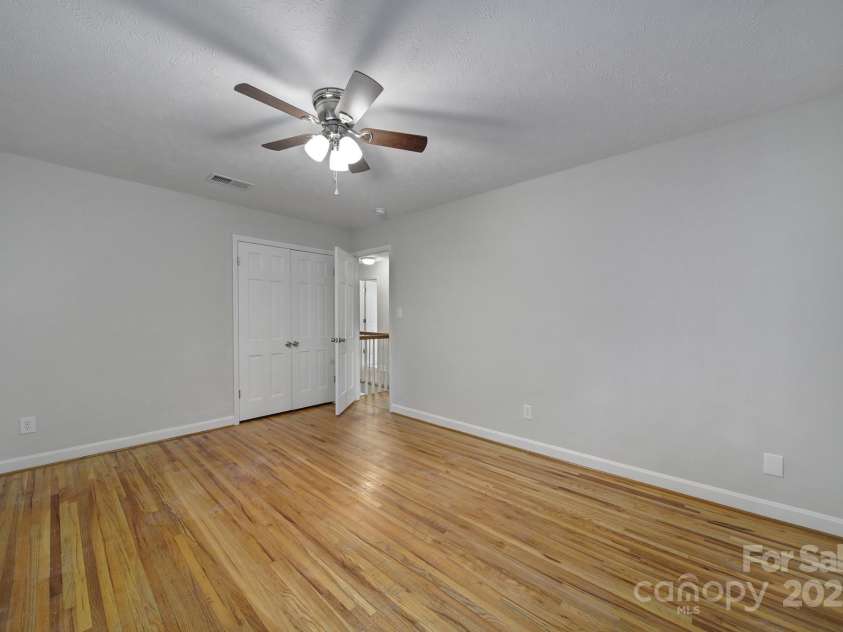 7531 Linda Lake Drive, Charlotte, NC 28215.  MLS# CAR4251241, YatesRealty ID 23358. 