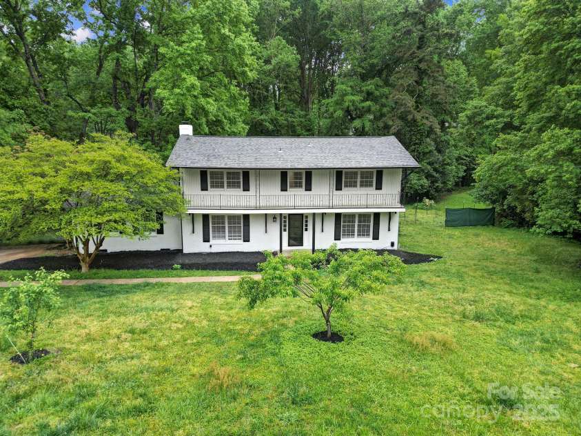 7531 Linda Lake Drive, Charlotte, NC 28215.  MLS# CAR4251241, YatesRealty ID 23358. 