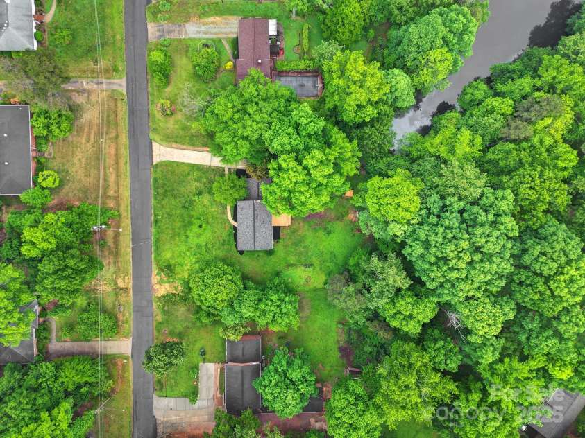 7531 Linda Lake Drive, Charlotte, NC 28215.  MLS# CAR4251241, YatesRealty ID 23358. 
