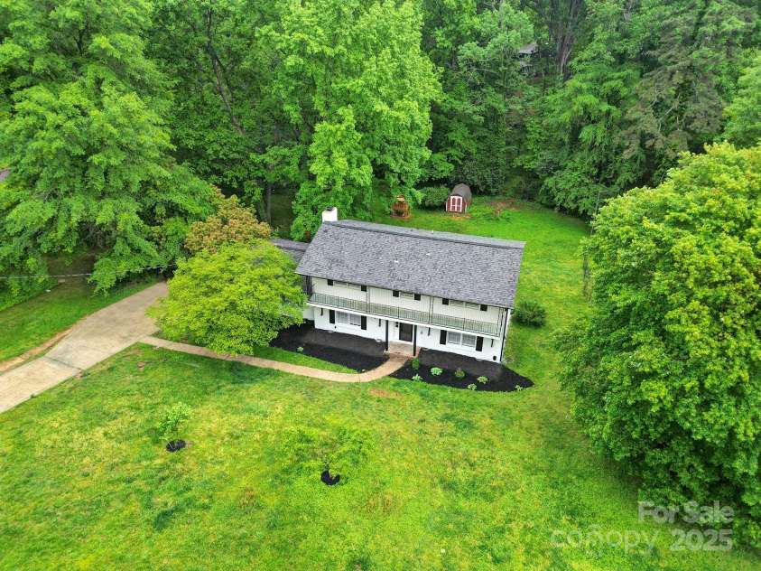 7531 Linda Lake Drive, Charlotte, NC 28215.  MLS# CAR4251241, YatesRealty ID 23358. 