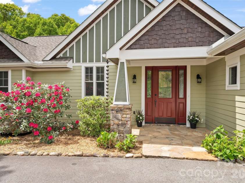 136 Mystic Way, Canton, NC 28716.  MLS# CAR4376230, YatesRealty ID 23360. 