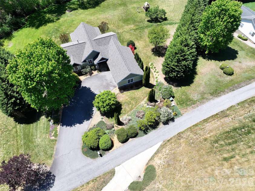 136 Mystic Way, Canton, NC 28716.  MLS# CAR4376230, YatesRealty ID 23360. 