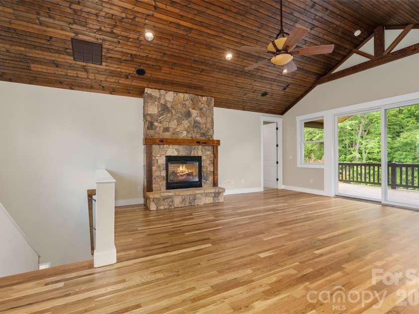 136 Mystic Way, Canton, NC 28716.  MLS# CAR4376230, YatesRealty ID 23360. 