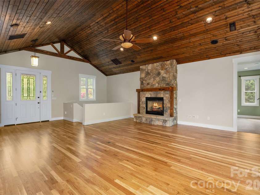 136 Mystic Way, Canton, NC 28716.  MLS# CAR4376230, YatesRealty ID 23360. 