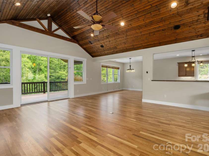 136 Mystic Way, Canton, NC 28716.  MLS# CAR4376230, YatesRealty ID 23360. 