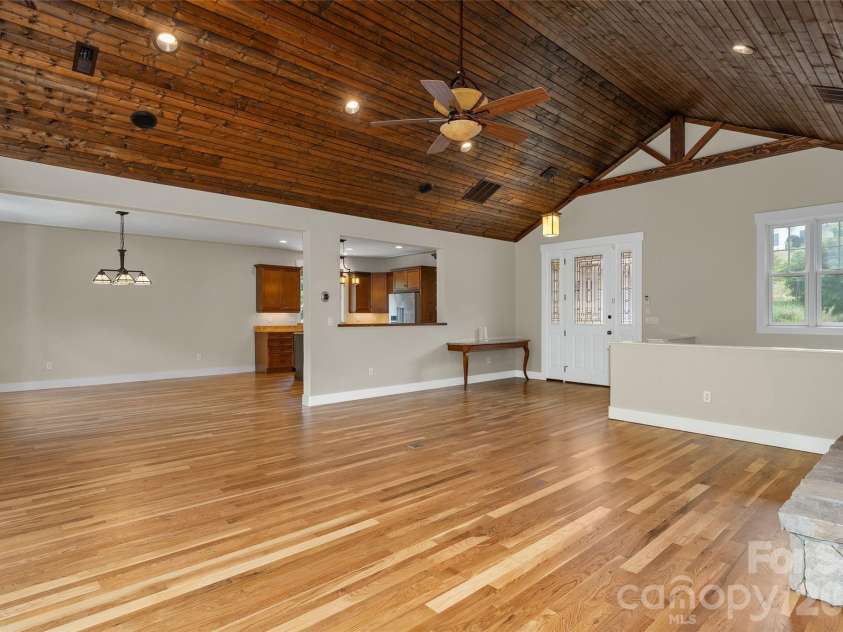 136 Mystic Way, Canton, NC 28716.  MLS# CAR4376230, YatesRealty ID 23360. 