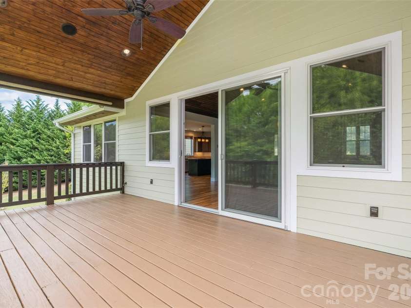 136 Mystic Way, Canton, NC 28716.  MLS# CAR4376230, YatesRealty ID 23360. 