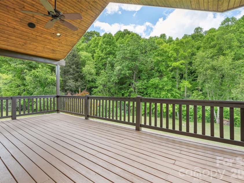 136 Mystic Way, Canton, NC 28716.  MLS# CAR4376230, YatesRealty ID 23360. 