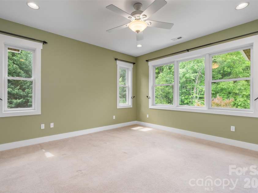 136 Mystic Way, Canton, NC 28716.  MLS# CAR4376230, YatesRealty ID 23360. 