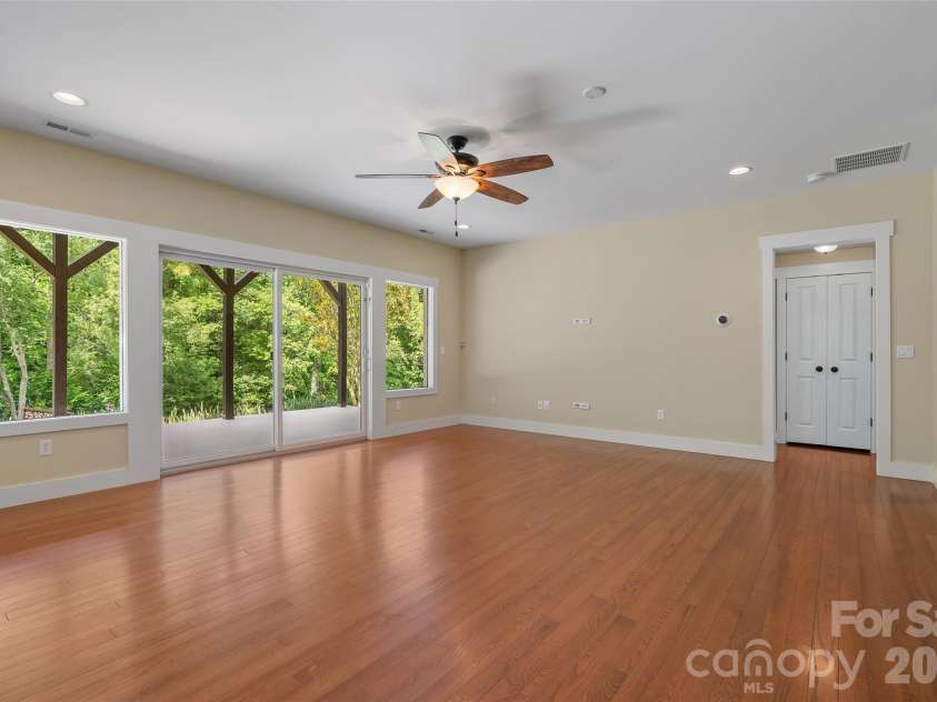 136 Mystic Way, Canton, NC 28716.  MLS# CAR4376230, YatesRealty ID 23360. 