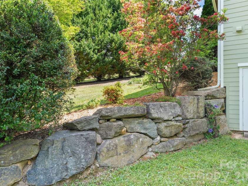 136 Mystic Way, Canton, NC 28716.  MLS# CAR4376230, YatesRealty ID 23360. 