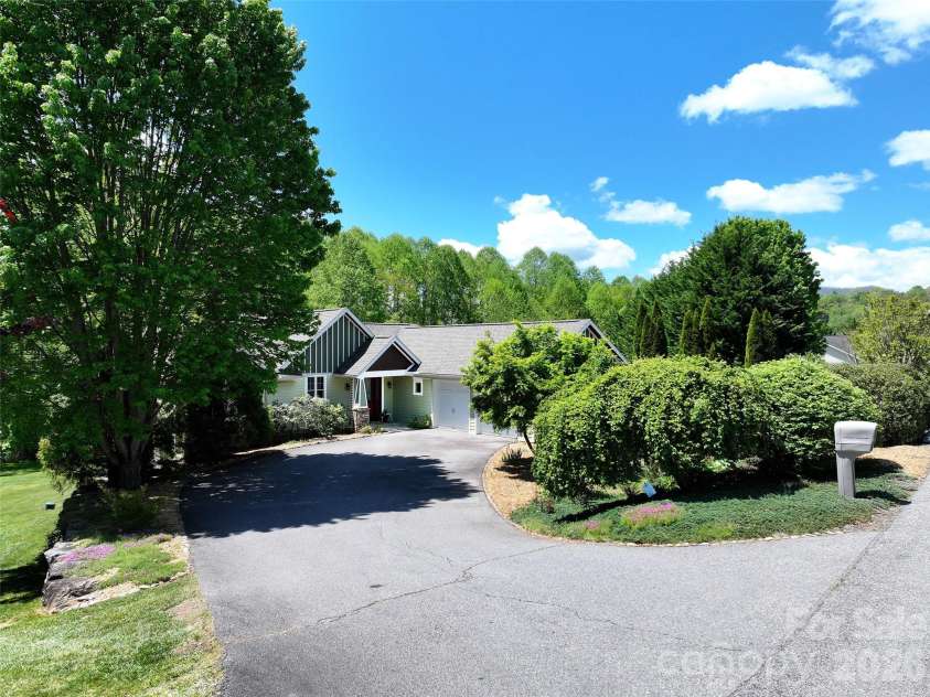 136 Mystic Way, Canton, NC 28716.  MLS# CAR4376230, YatesRealty ID 23360. 