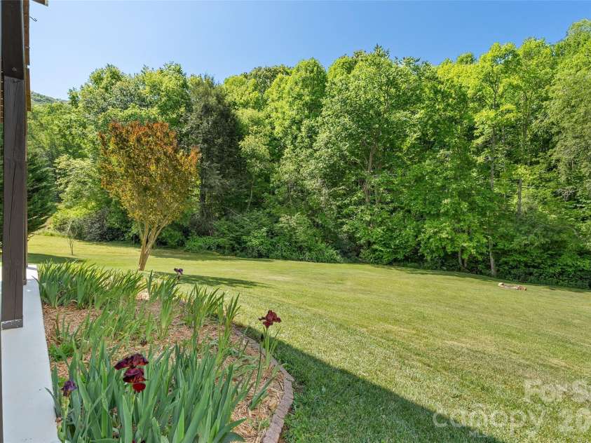 136 Mystic Way, Canton, NC 28716.  MLS# CAR4376230, YatesRealty ID 23360. 