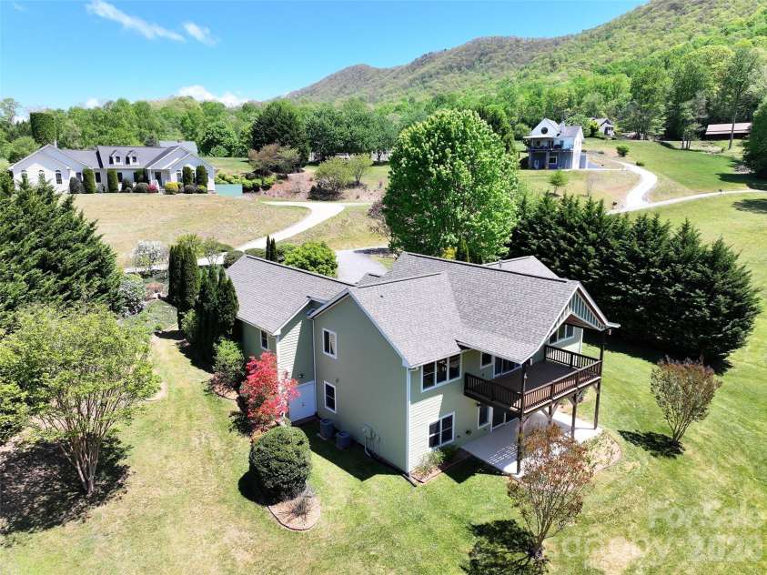 136 Mystic Way, Canton, NC 28716.  MLS# CAR4376230, YatesRealty ID 23360. 