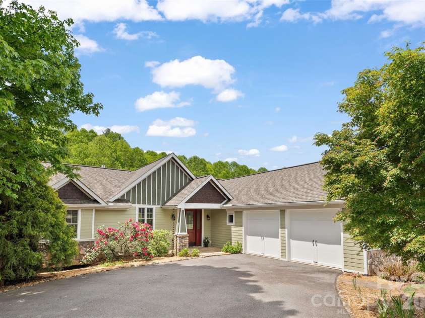 136 Mystic Way, Canton, NC 28716.  MLS# CAR4376230, YatesRealty ID 23360. 