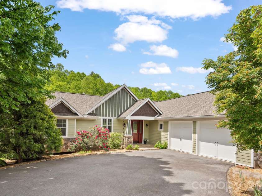 136 Mystic Way, Canton, NC 28716.  MLS# CAR4376230, YatesRealty ID 23360. 