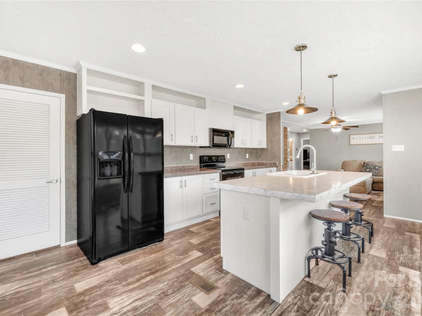 171 Brook Creek Drive, Troutman, NC 28166.  MLS# CAR4381849, YatesRealty ID 23361. Large Kitchen Island