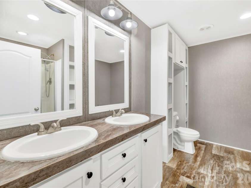 171 Brook Creek Drive, Troutman, NC 28166.  MLS# CAR4381849, YatesRealty ID 23361. Master Ensuite