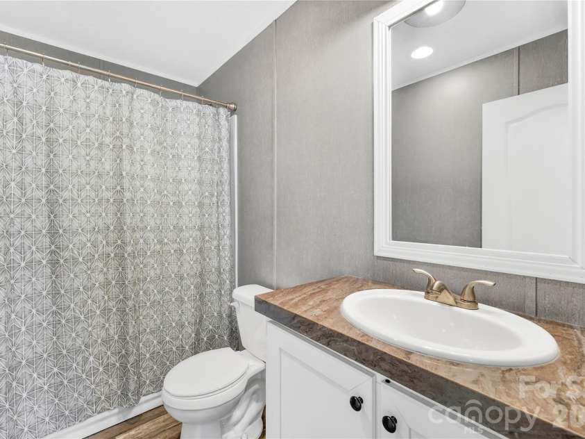 171 Brook Creek Drive, Troutman, NC 28166.  MLS# CAR4381849, YatesRealty ID 23361. Second Fukl Bath