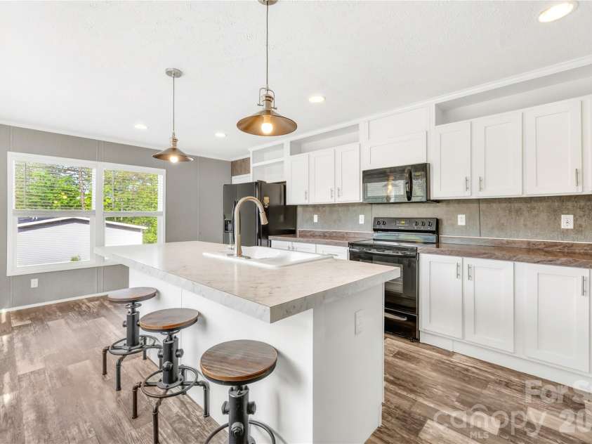 171 Brook Creek Drive, Troutman, NC 28166.  MLS# CAR4381849, YatesRealty ID 23361. Spacious Kitchen