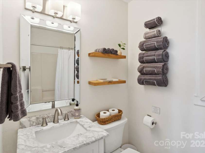 423 Grouse Thicket Road, Mars Hill, NC 28754.  MLS# CAR4220516, YatesRealty ID 23361. Full bathroom #1