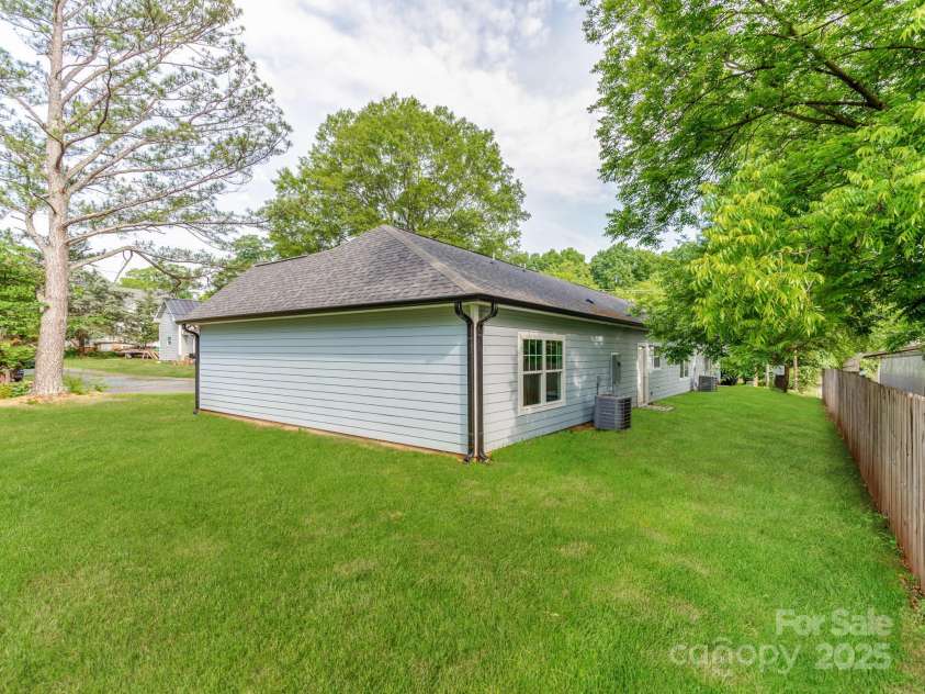 119 Walnut Street, Monroe, NC 28110.  MLS# CAR4259938, YatesRealty ID 23363. 