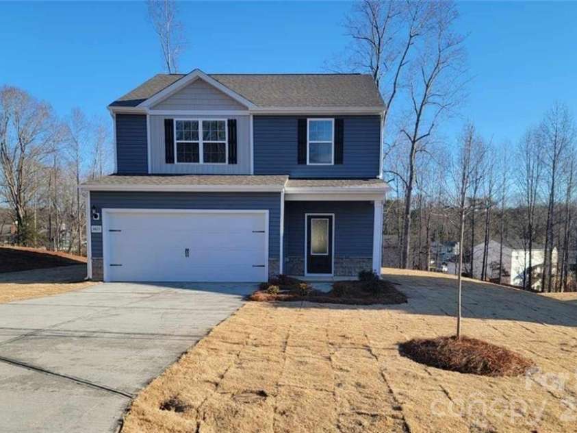 3423 Robindale Drive, Winston Salem, NC 27107.  MLS# CAR4337255, YatesRealty ID 23365. 