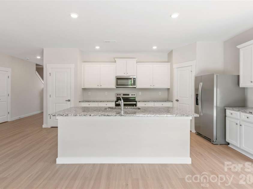3423 Robindale Drive, Winston Salem, NC 27107.  MLS# CAR4337255, YatesRealty ID 23365. 