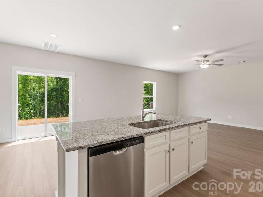 3423 Robindale Drive, Winston Salem, NC 27107.  MLS# CAR4337255, YatesRealty ID 23365. 