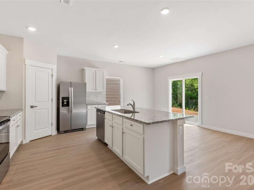 3423 Robindale Drive, Winston Salem, NC 27107.  MLS# CAR4337255, YatesRealty ID 23365. 