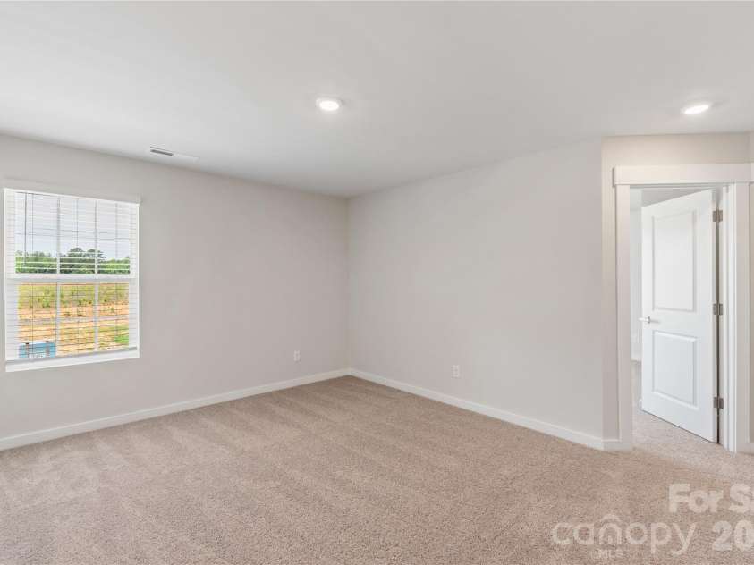 3423 Robindale Drive, Winston Salem, NC 27107.  MLS# CAR4337255, YatesRealty ID 23365. 