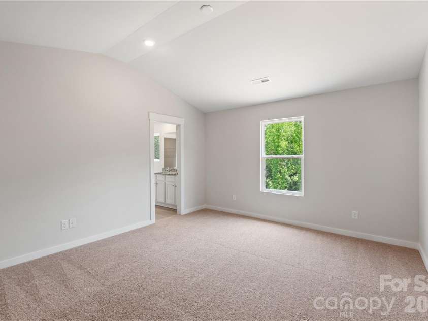 3423 Robindale Drive, Winston Salem, NC 27107.  MLS# CAR4337255, YatesRealty ID 23365. 