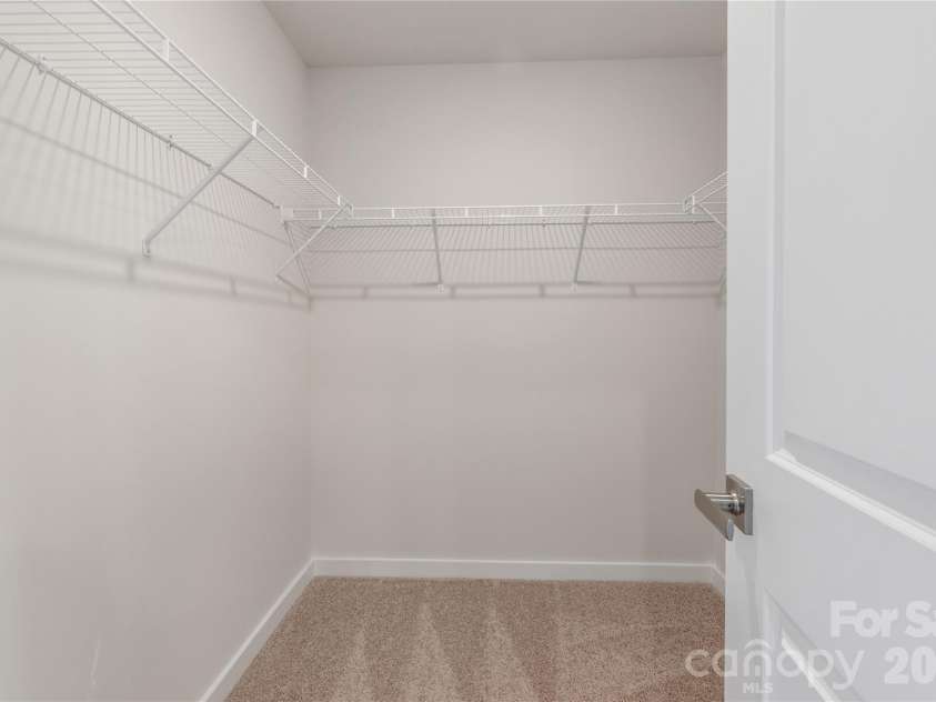 3423 Robindale Drive, Winston Salem, NC 27107.  MLS# CAR4337255, YatesRealty ID 23365. 