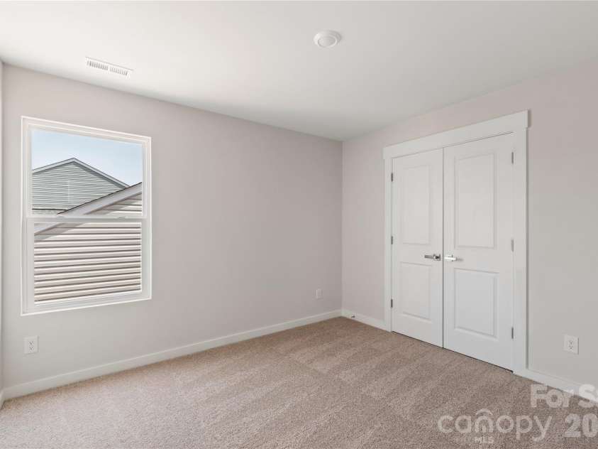 3423 Robindale Drive, Winston Salem, NC 27107.  MLS# CAR4337255, YatesRealty ID 23365. 