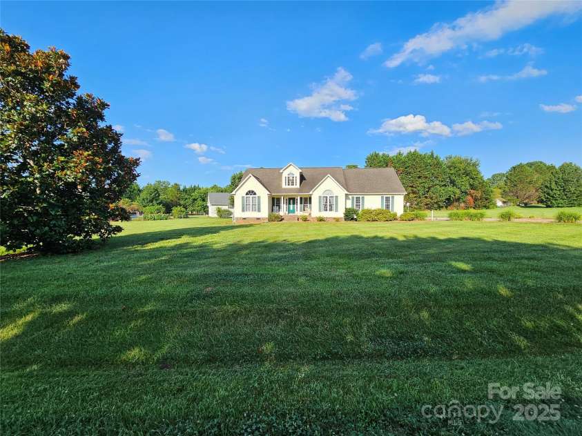 417 Garret Lane, York, SC 29745.  MLS# CAR4275381, YatesRealty ID 23365. 