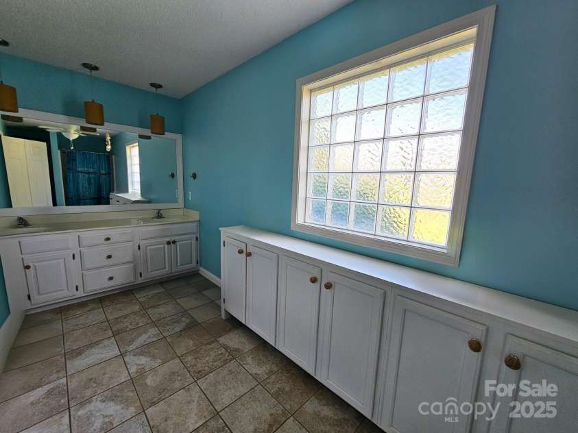 417 Garret Lane, York, SC 29745.  MLS# CAR4275381, YatesRealty ID 23365. 