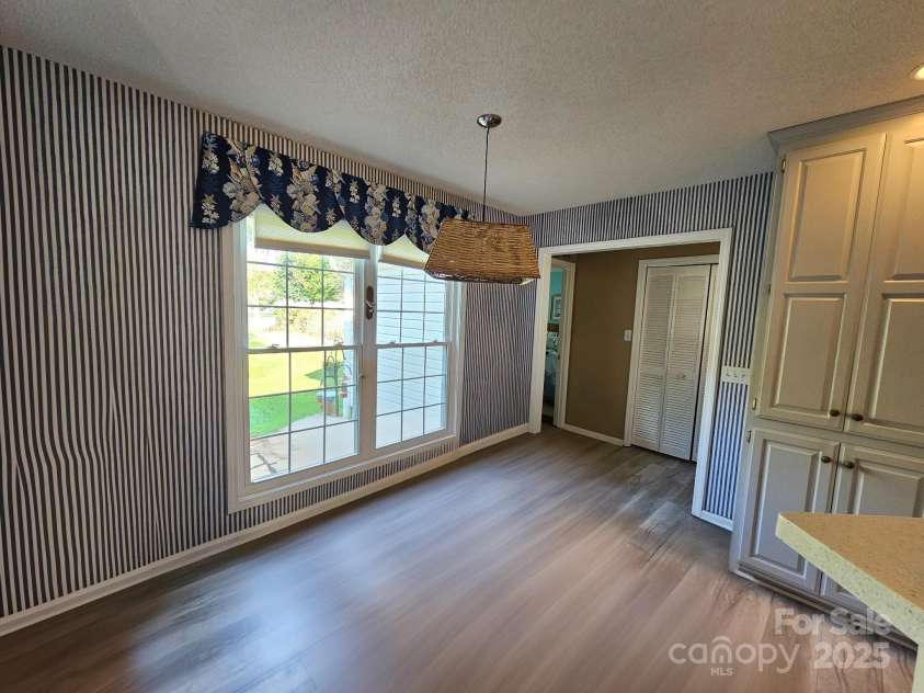 417 Garret Lane, York, SC 29745.  MLS# CAR4275381, YatesRealty ID 23365. Breakfast room